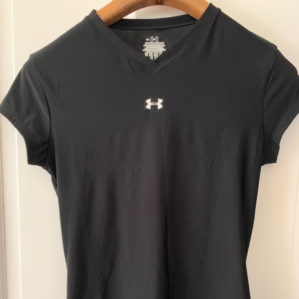 Under Armour v-neck short sleeve in black.